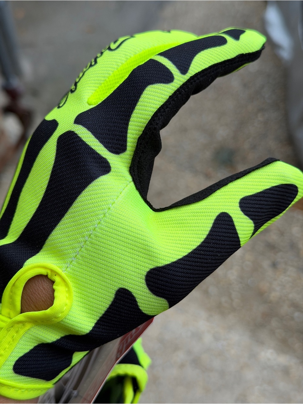 Gloves - Picture 6 of 9